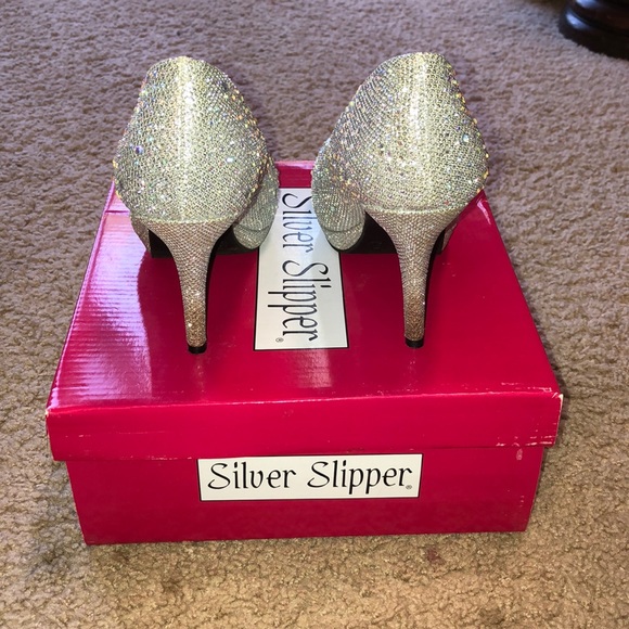 Silver Close Toed Pumps - Picture 4 of 4